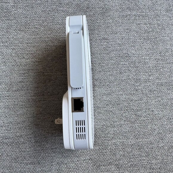 TP-Link AC1900 WiFi Extender Covers Up to 2800 Sq.ft  New with open box - Picture 6 of 10